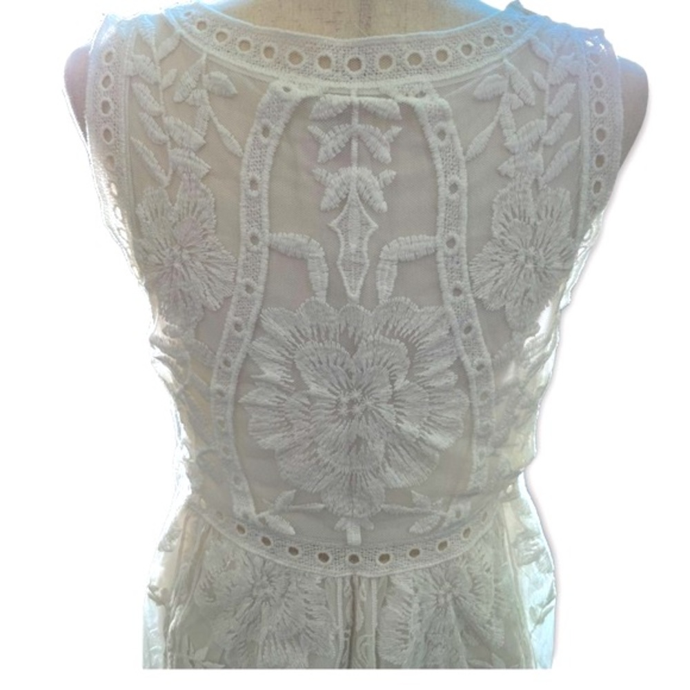 Entro Beautiful Flowy Sleeveless White Lace Top with Lining//S//Empire Waist - Picture 7 of 14